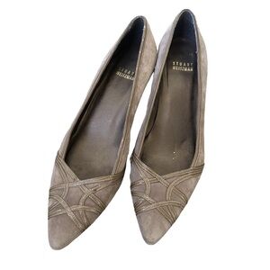 Stuart Weitzman Vintage Arcor Haze Suede Kitten Pointed Heels in 7.5